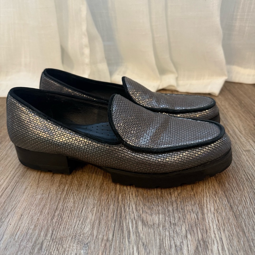 Donald J. Pliner Women's Elen Loafers Carbon Pebbled Metallic Leather Size 8 M